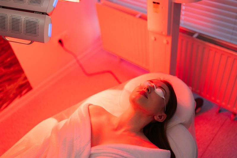 Red Light Therapy Benefits for Skin, Pain Relief, and Recovery